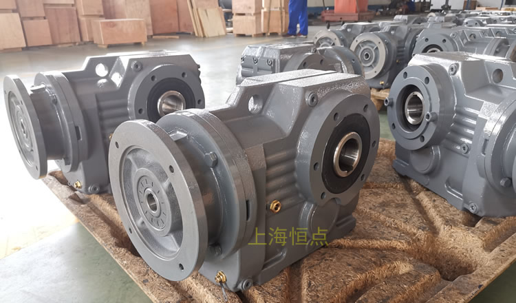 KAZ87減速機 輸入配B5法蘭端蓋 左輸出配小法蘭+通孔 實物圖 -上海恒點