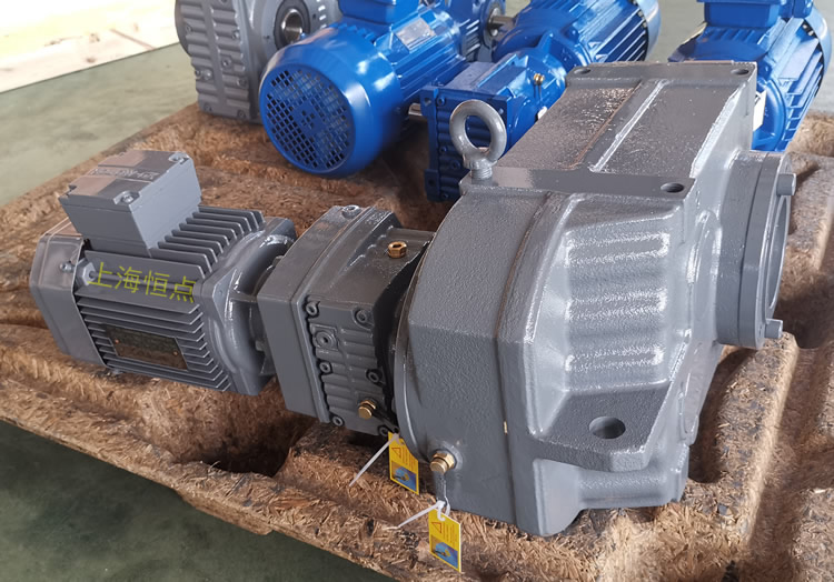  FAZ77R37雙級減速機，通孔+小法蘭輸出，實物圖如下