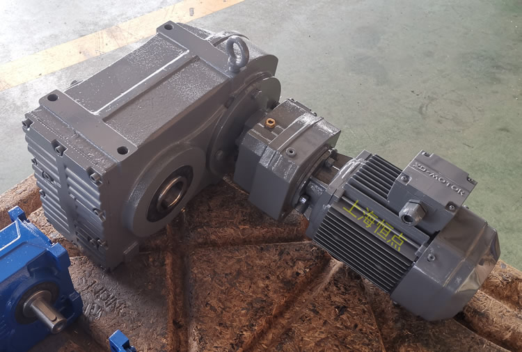  FAZ77R37雙級減速機，通孔+小法蘭輸出，實物圖