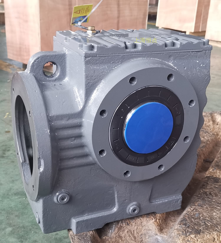 SA77減速機主機 輸出通孔 可見内部齒輪與蝸輪